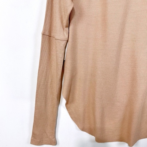 NEW ABOUND  Long Sleeve Raglan Tee Waffle Knit In Tan Dale Sz S Round Raw Hem - Picture 5 of 10